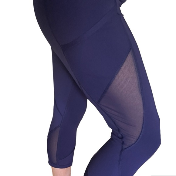 Lululemon - 21 inch cropped leggings - mesh side detail - navy/plum - Size 8 - Picture 2 of 3